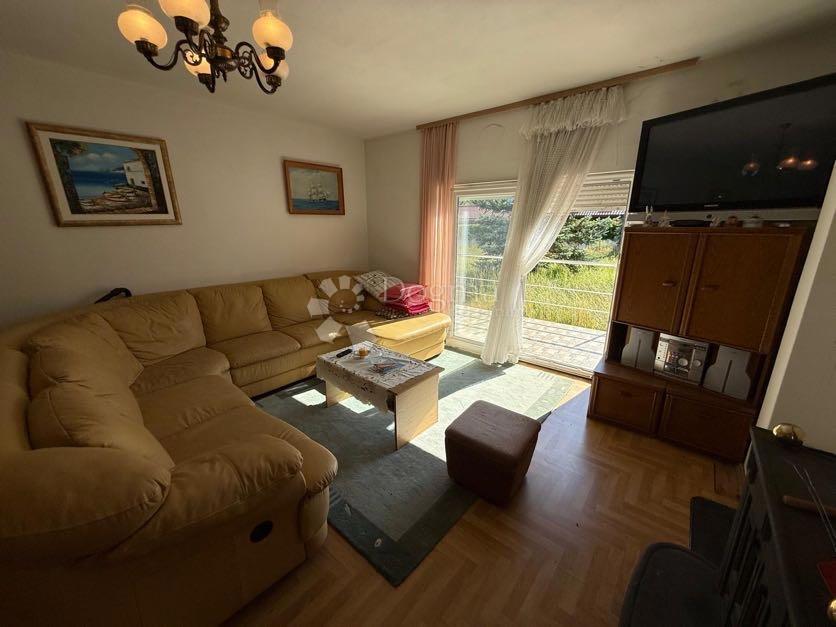 Hiša Podoštra, Gospić - Okolica, 200m2