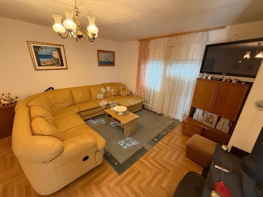 Hiša Podoštra, Gospić - Okolica, 200m2