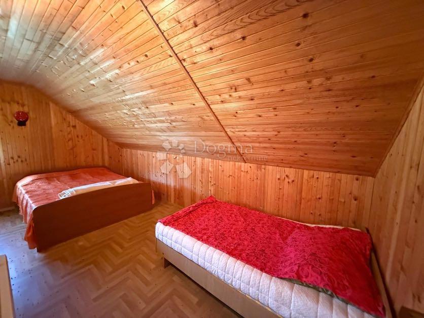 Hiša Podoštra, Gospić - Okolica, 200m2