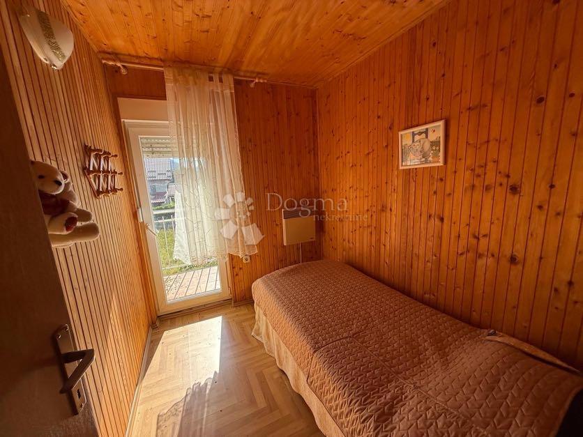 Hiša Podoštra, Gospić - Okolica, 200m2