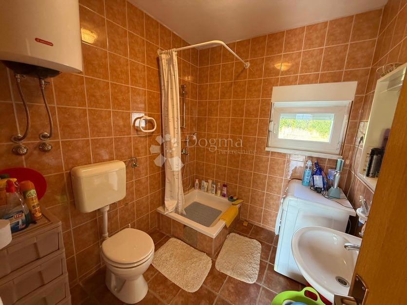Hiša Podoštra, Gospić - Okolica, 200m2