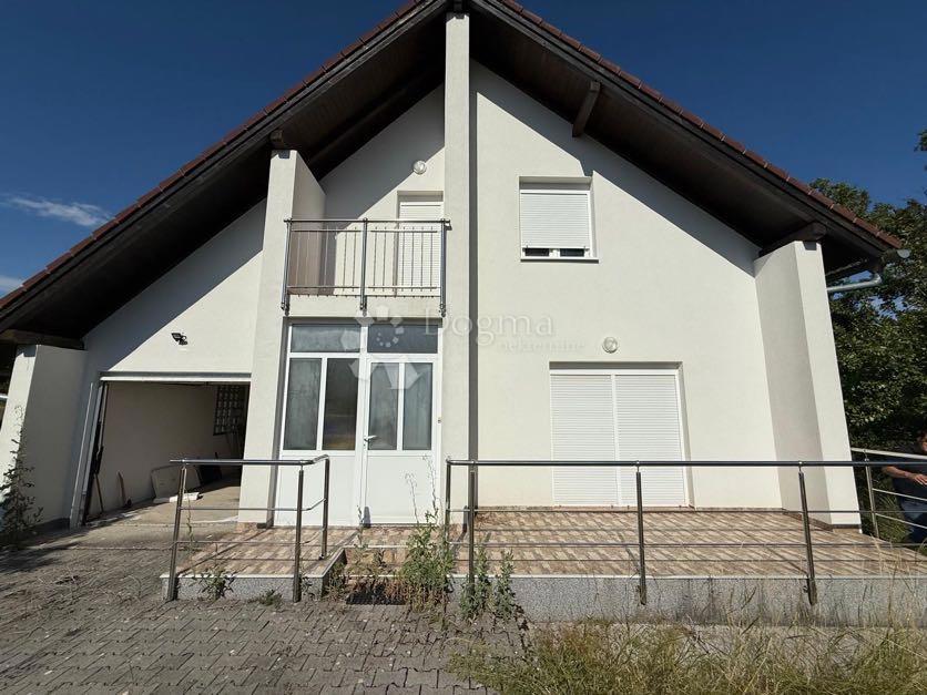 Hiša Podoštra, Gospić - Okolica, 200m2