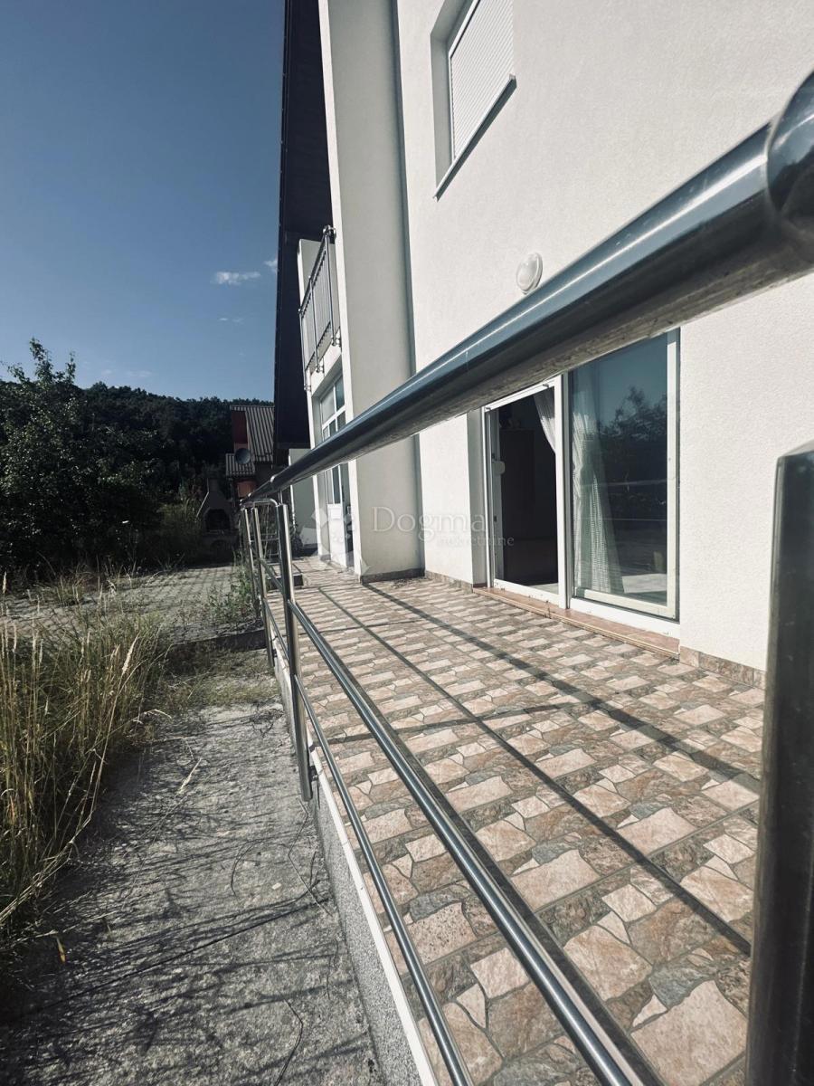 Hiša Podoštra, Gospić - Okolica, 200m2