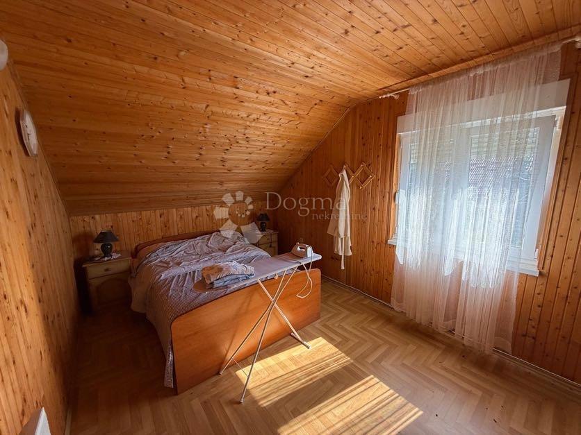 Hiša Podoštra, Gospić - Okolica, 200m2