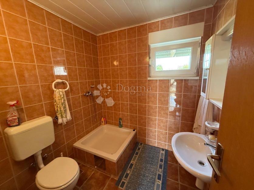Hiša Podoštra, Gospić - Okolica, 200m2