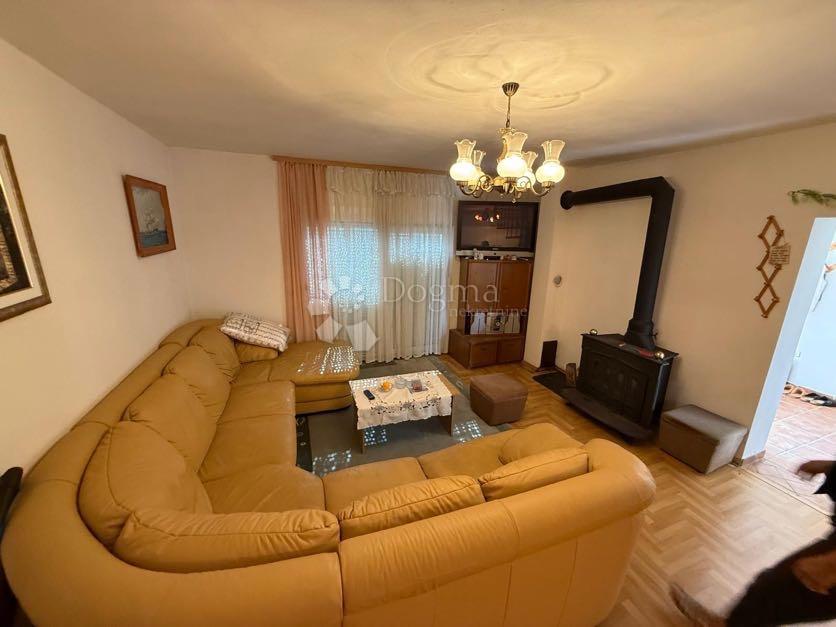 Hiša Podoštra, Gospić - Okolica, 200m2