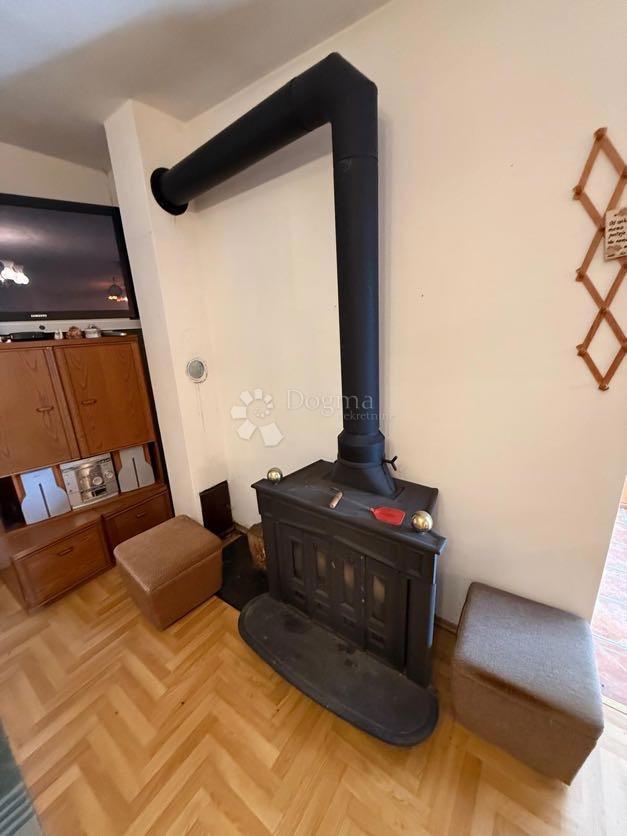 Hiša Podoštra, Gospić - Okolica, 200m2
