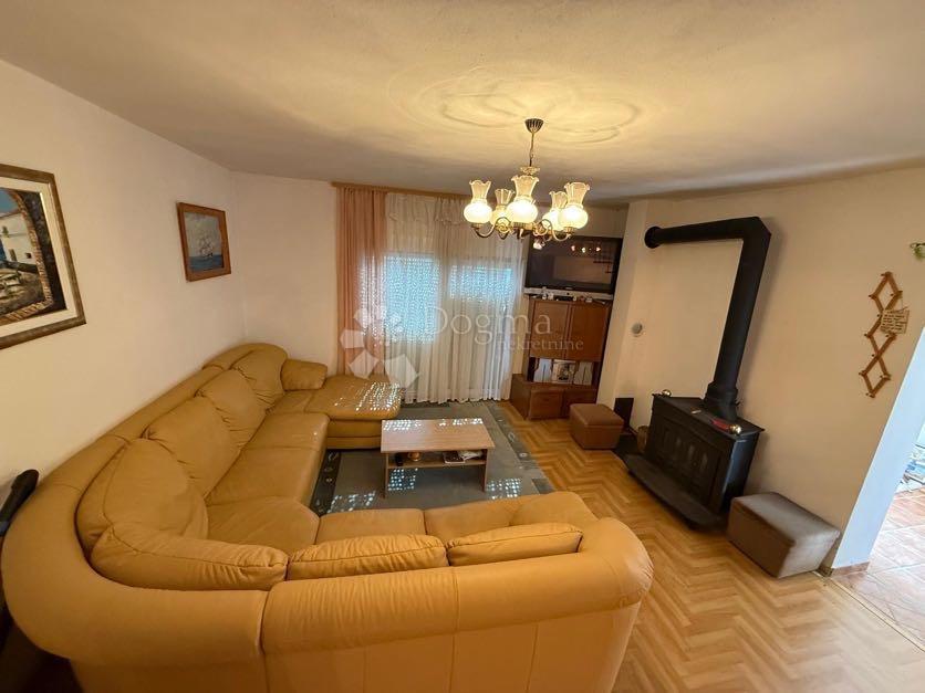 Hiša Podoštra, Gospić - Okolica, 200m2