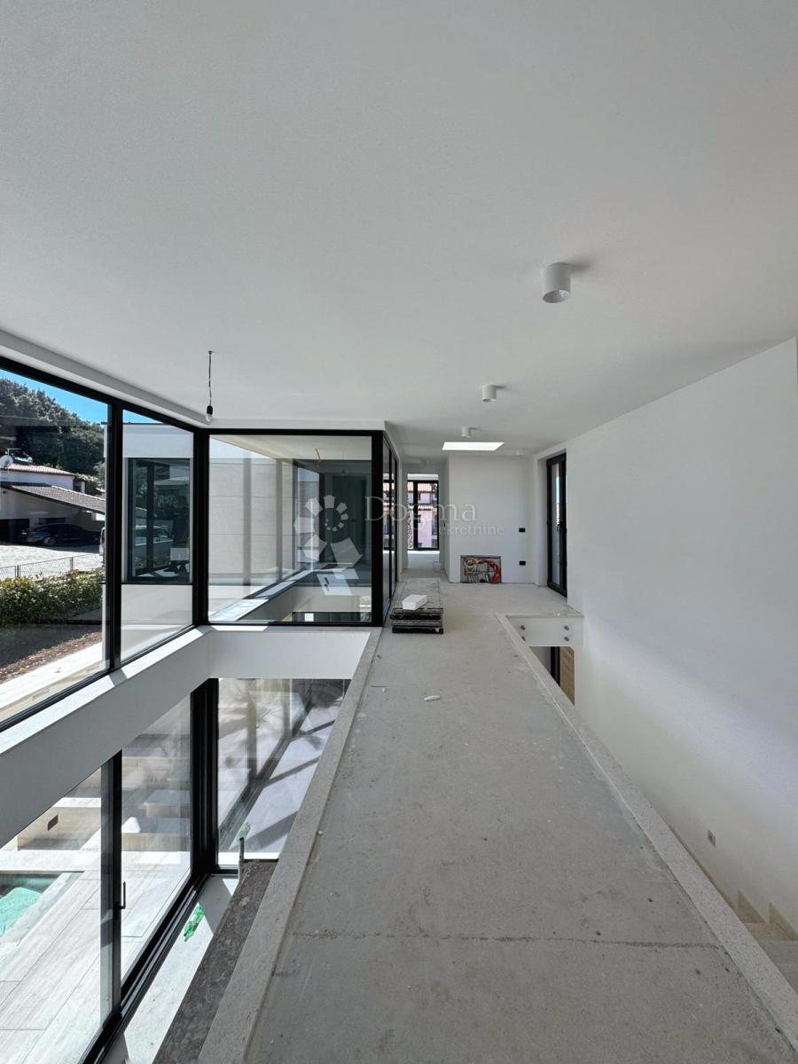 Hiša Pješčana Uvala, Medulin, 550m2