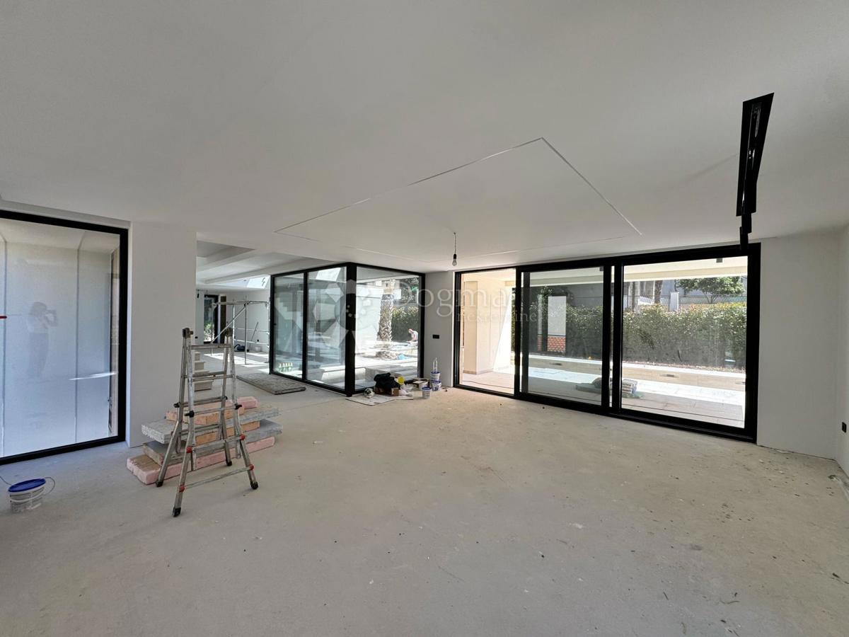 Hiša Pješčana Uvala, Medulin, 550m2