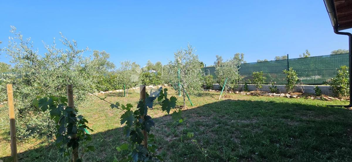 Zemljišče Fažana, 472m2