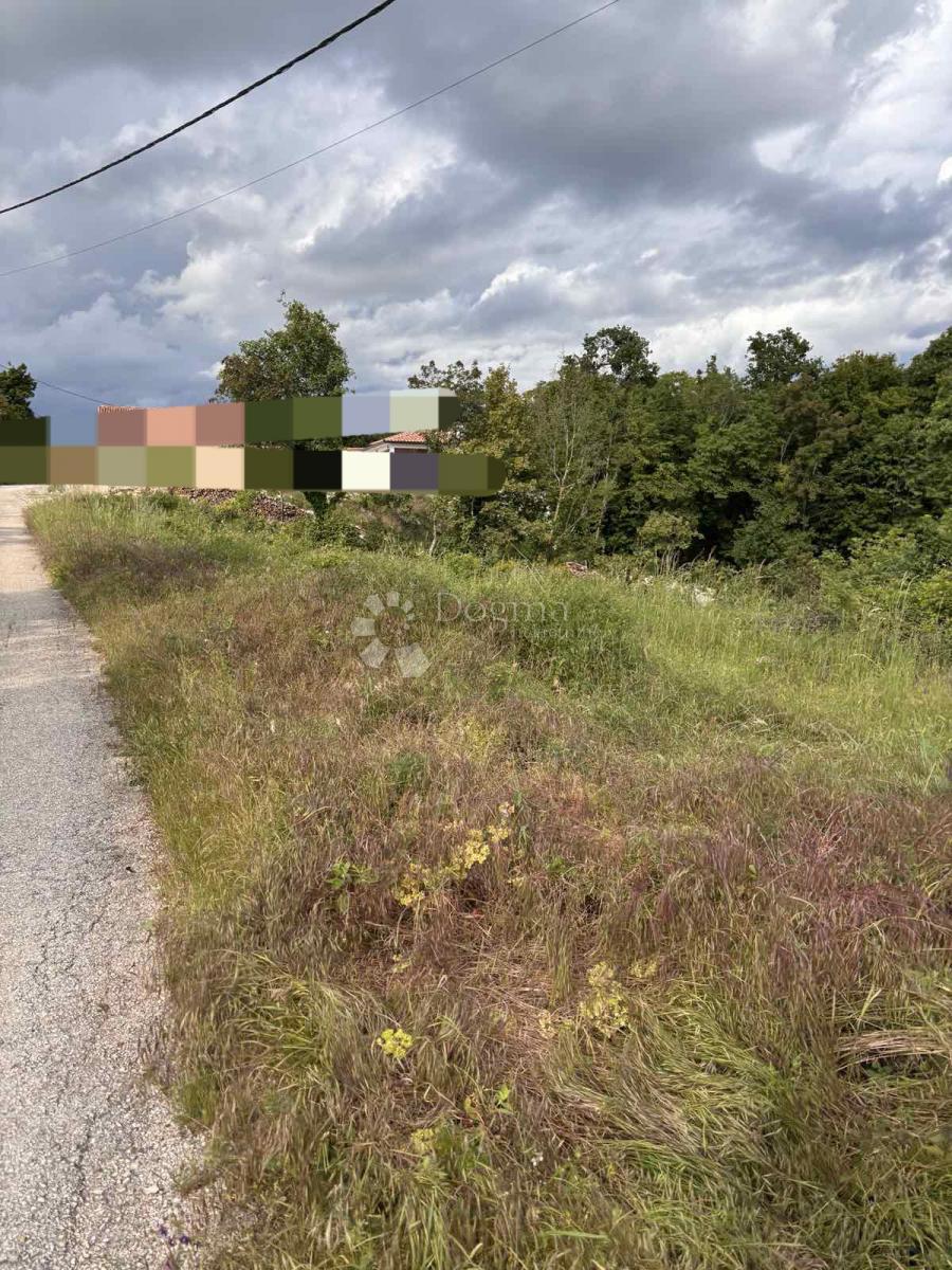 Zazidljivo zemljišče Hum, Buzet, 850m2