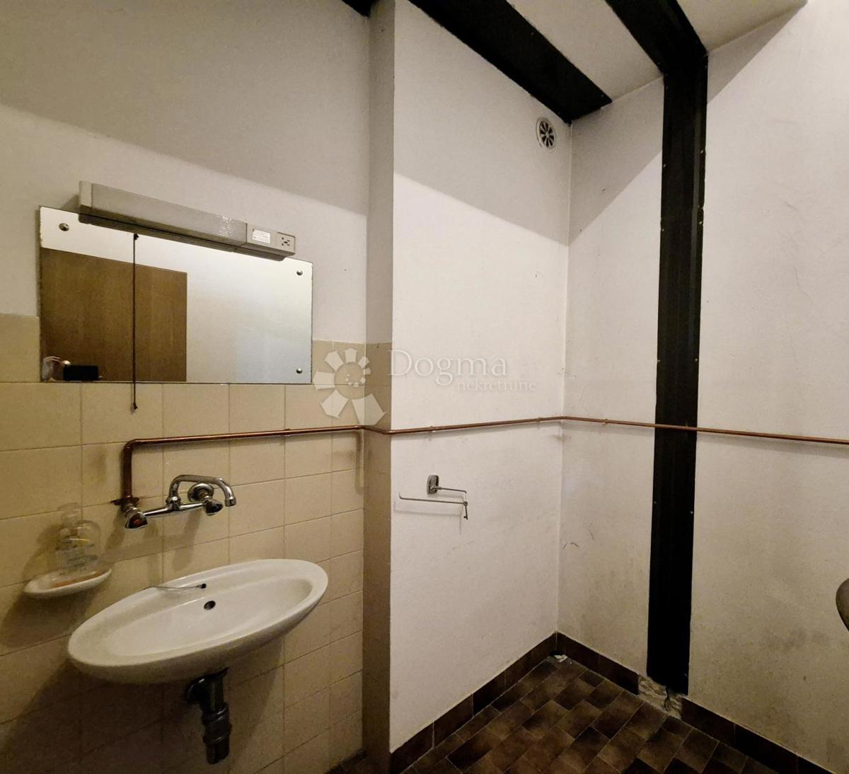 Poslovni prostor Centar, Požega, 61,28m2