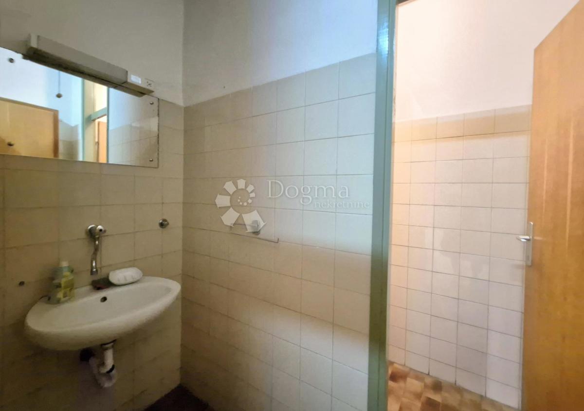 Poslovni prostor Centar, Požega, 61,28m2