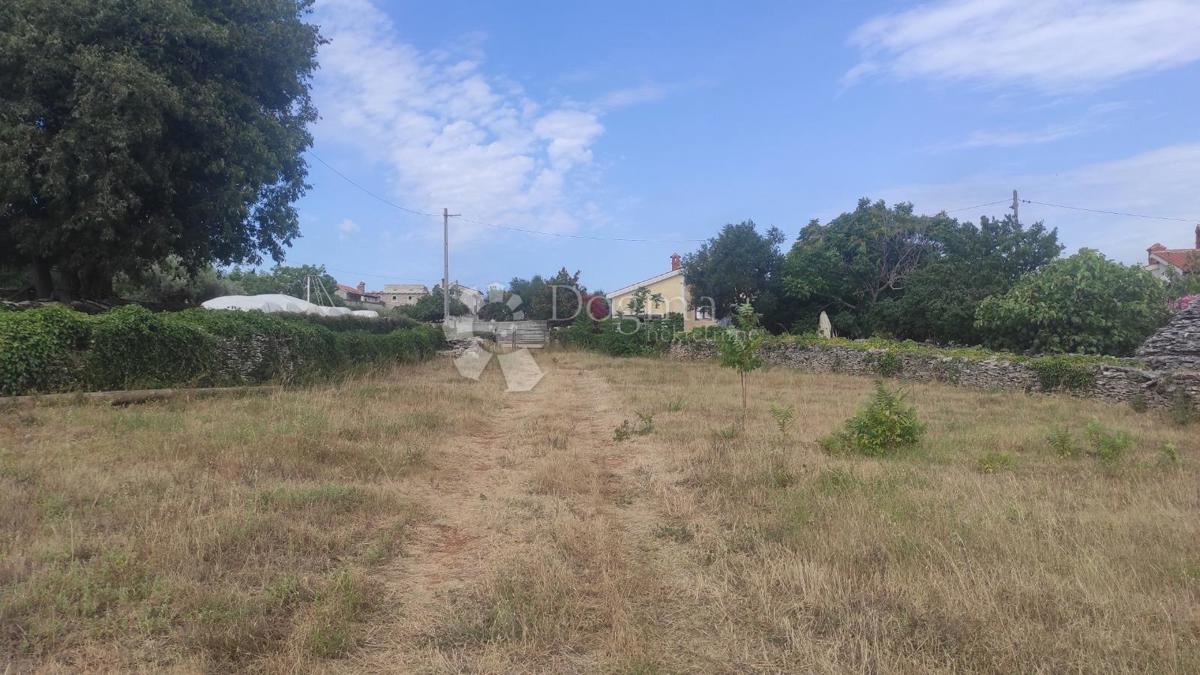 Zazidljivo zemljišče Kavran, Marčana, 1.409m2