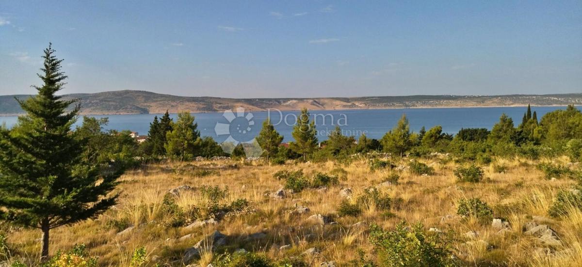 [OAZA OB MORJU] Zemljišče Starigrad 7500m2 
