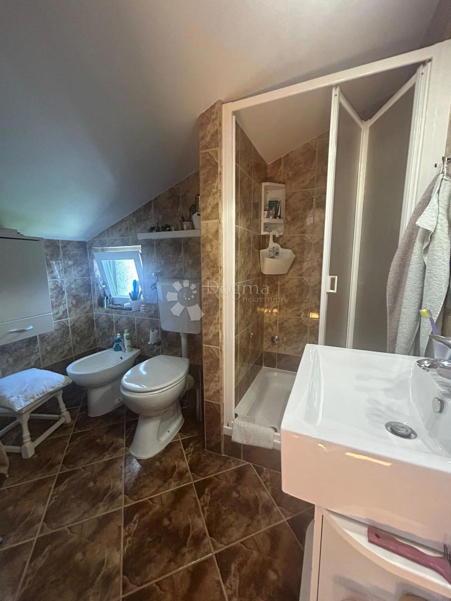 Dvostanovanjsko stanovanje v Fažani, 400 m od morja – 65 m² + podstrešje 28 m²