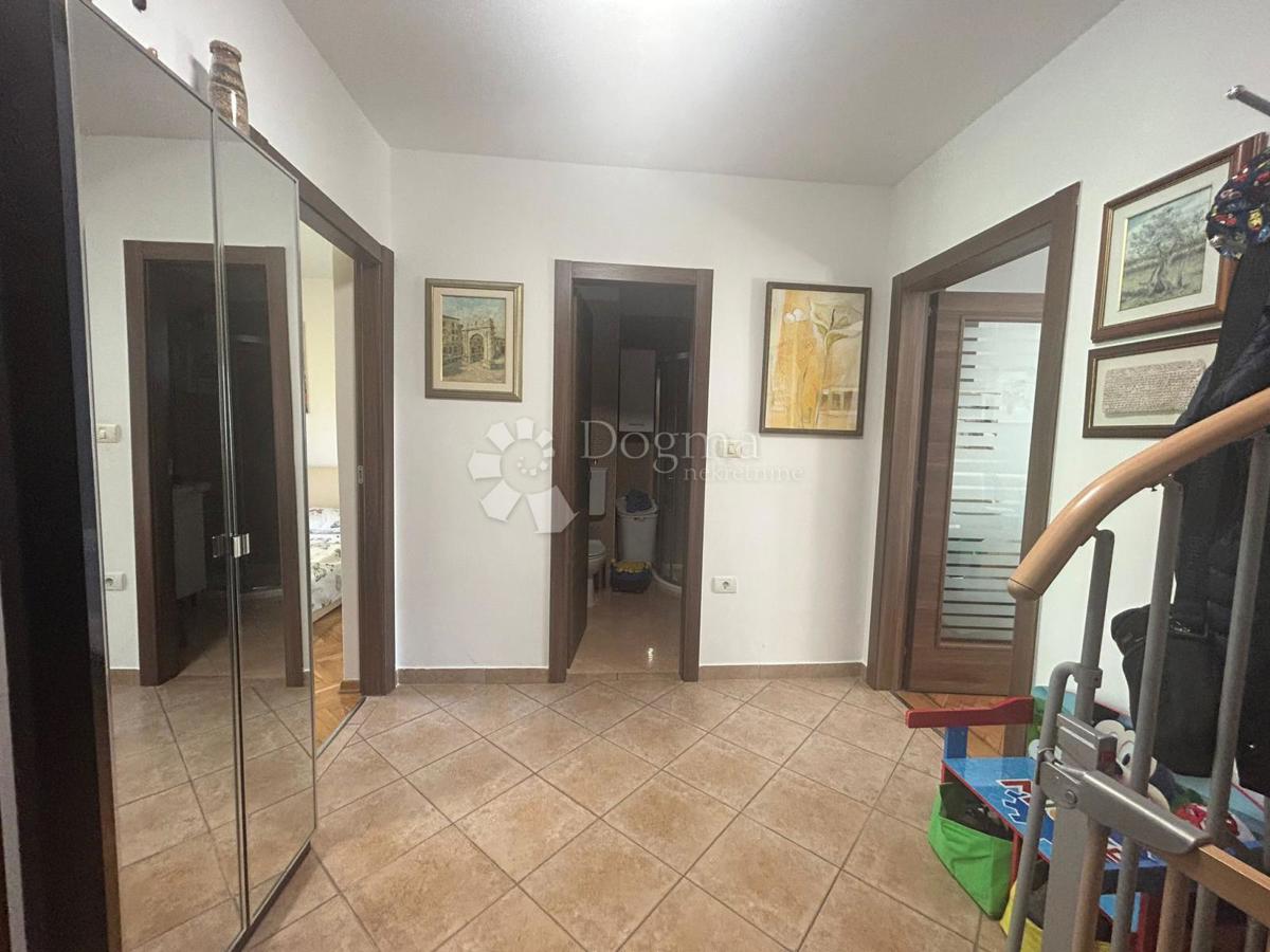 Dvostanovanjsko stanovanje v Fažani, 400 m od morja – 65 m² + podstrešje 28 m²