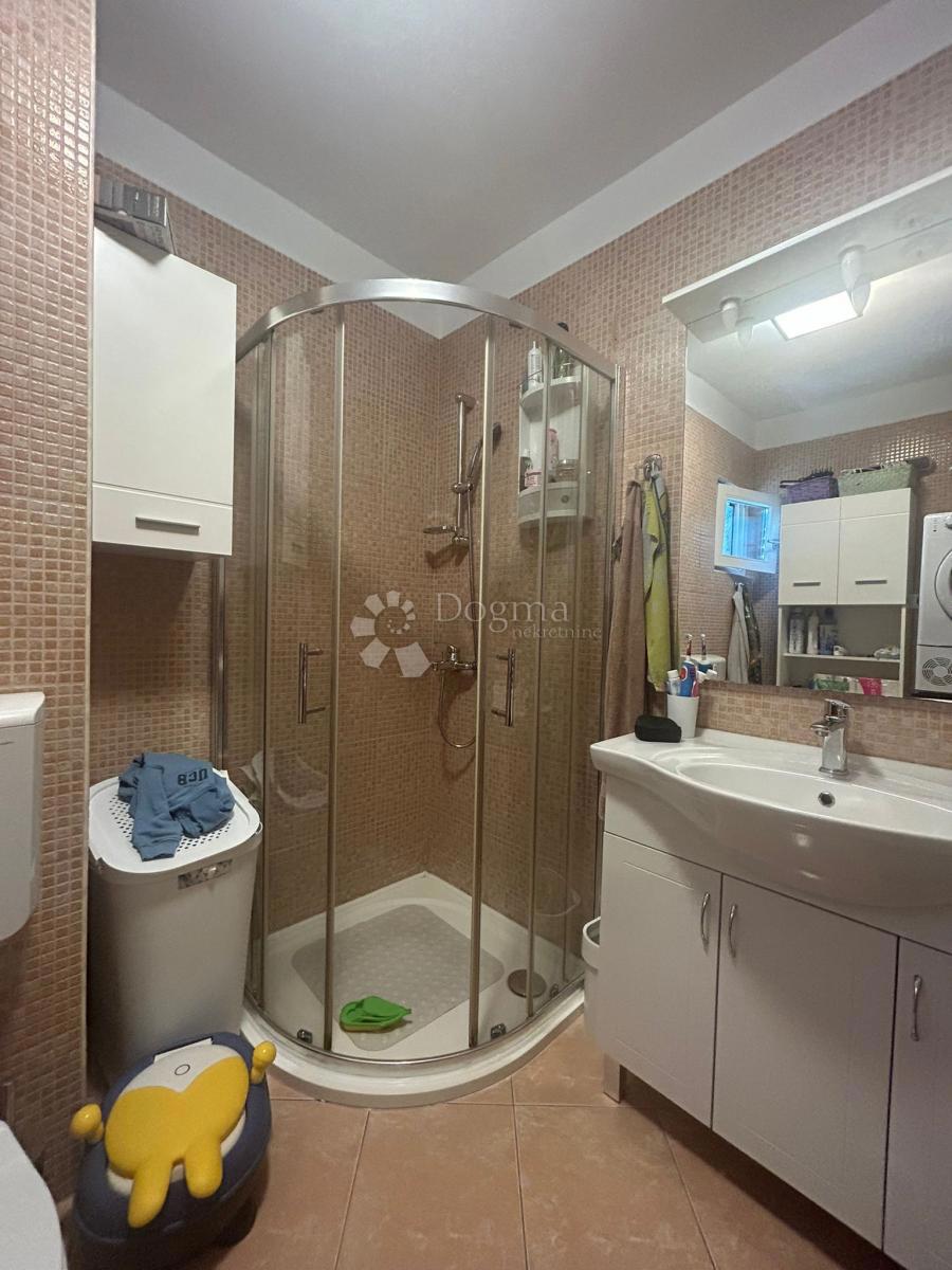 Dvostanovanjsko stanovanje v Fažani, 400 m od morja – 65 m² + podstrešje 28 m²