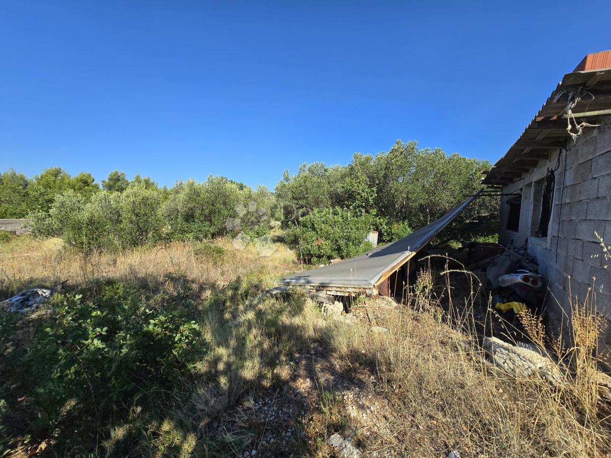 Zazidljivo zemljišče Tribunj, 1.037m2
