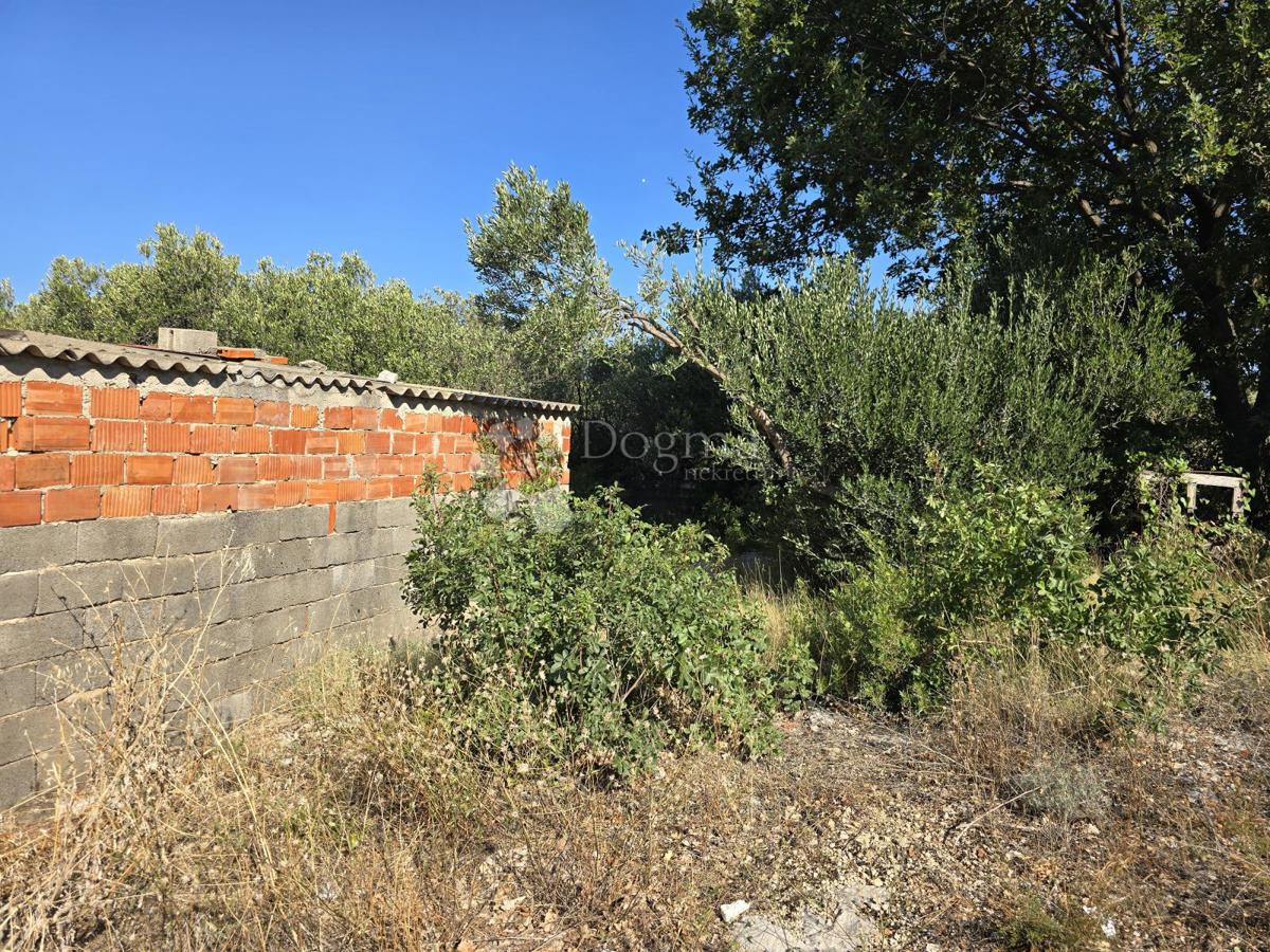 Zazidljivo zemljišče Tribunj, 1.037m2