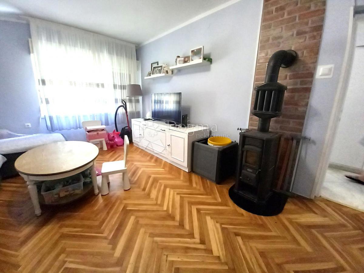 Podmurvice, praktično stanovanje na dobri lokaciji