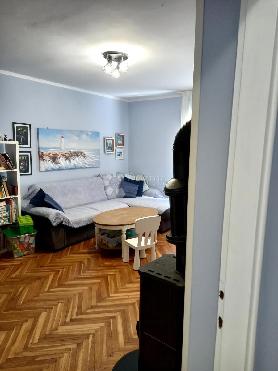 Podmurvice, praktično stanovanje na dobri lokaciji