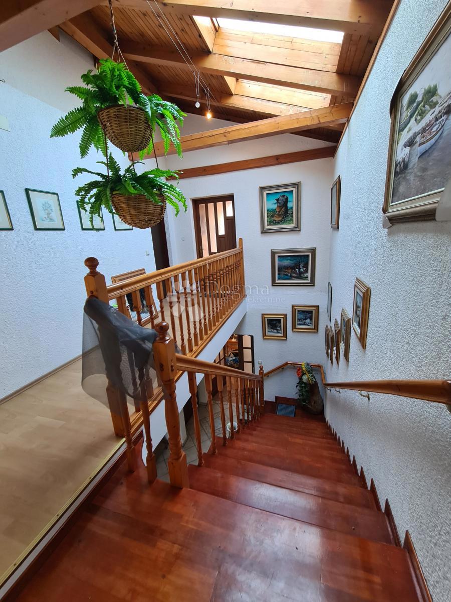Hiša Kraj Donji, Marija Gorica, 560m2