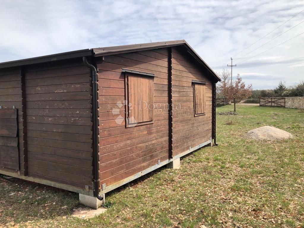 Kmetijsko zemljišče na meji z urbaniziranim območjem – Juršići, 2000 m²