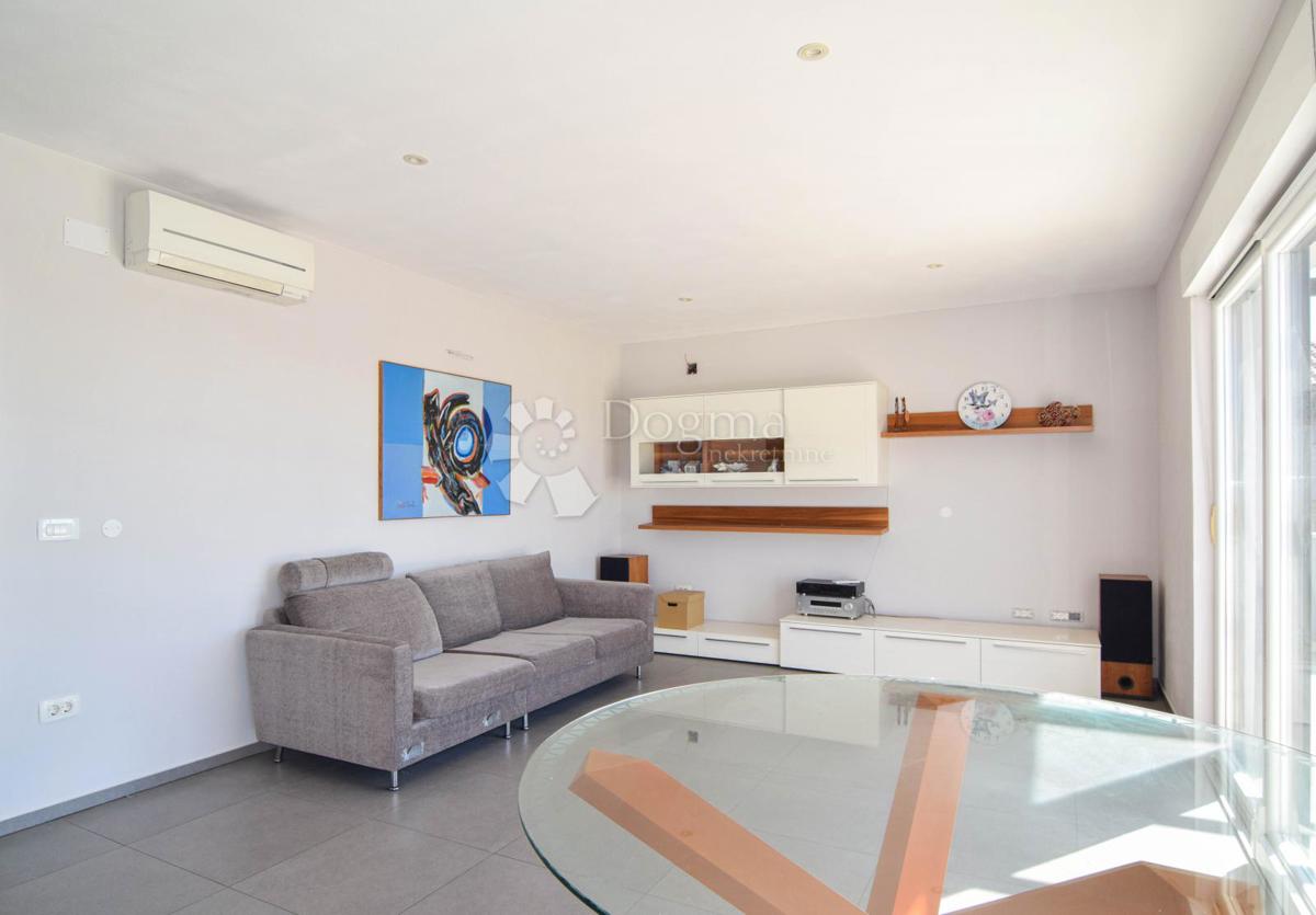 Hiša Monteserpo - Komunal, Pula, 250m2