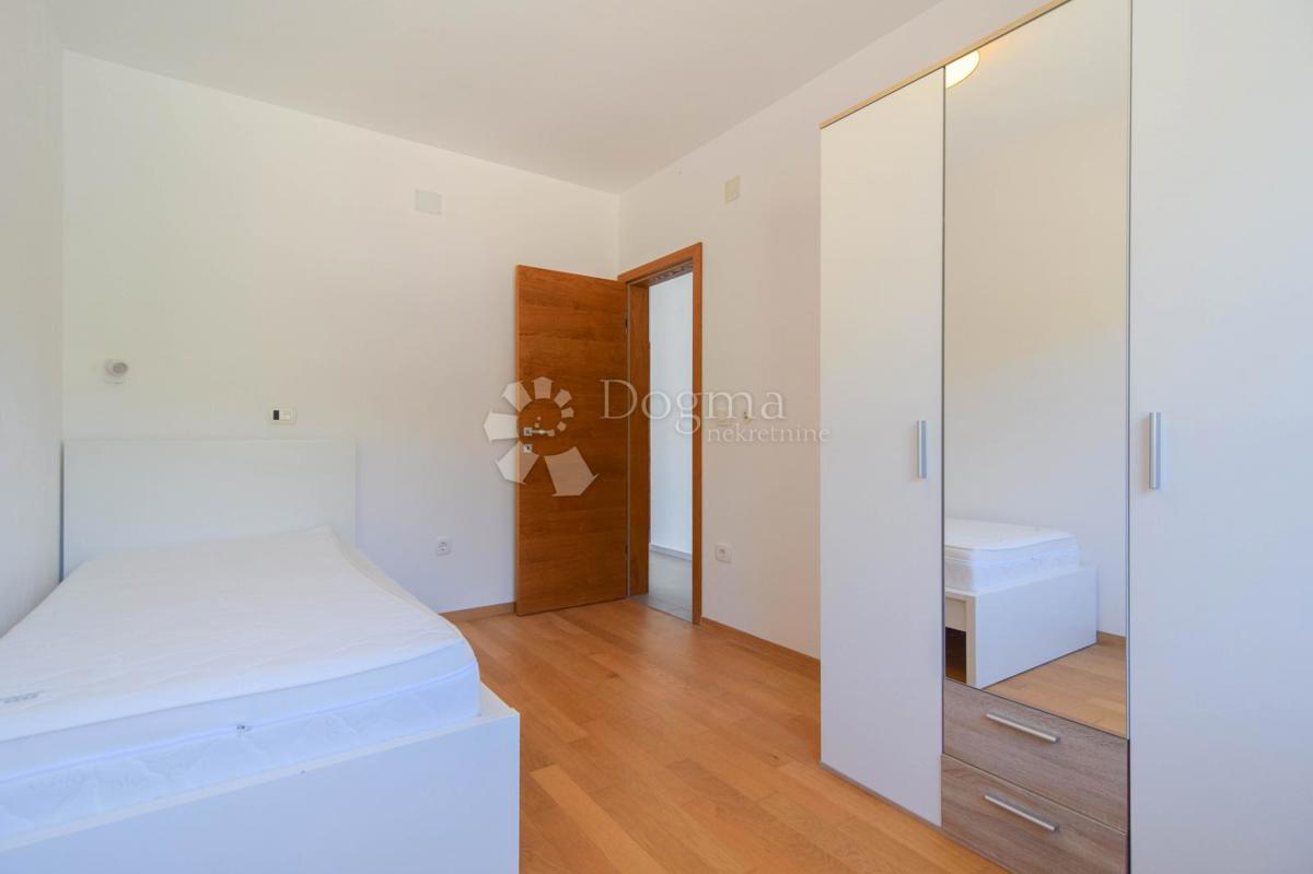 Hiša Monteserpo - Komunal, Pula, 250m2
