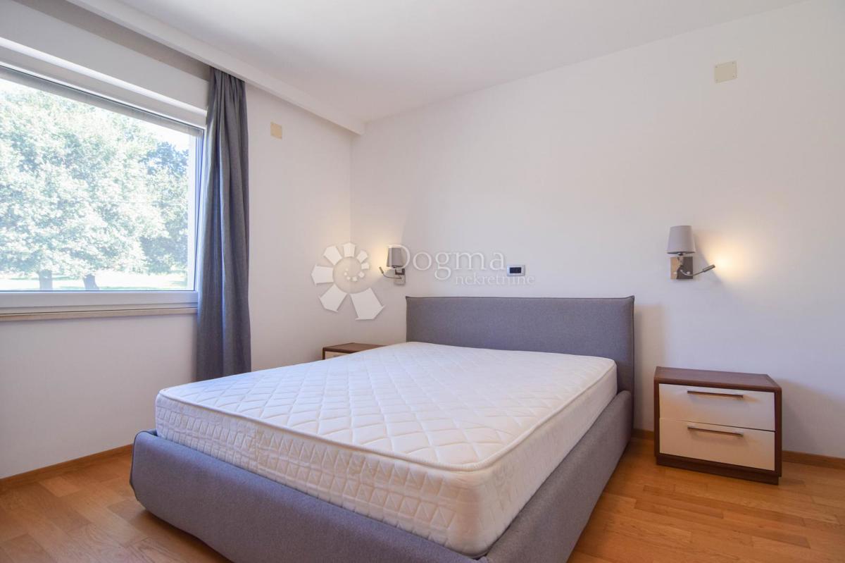 Hiša Monteserpo - Komunal, Pula, 250m2