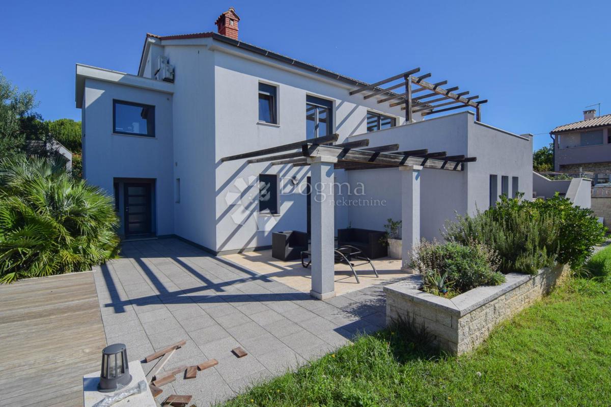 Hiša Monteserpo - Komunal, Pula, 250m2