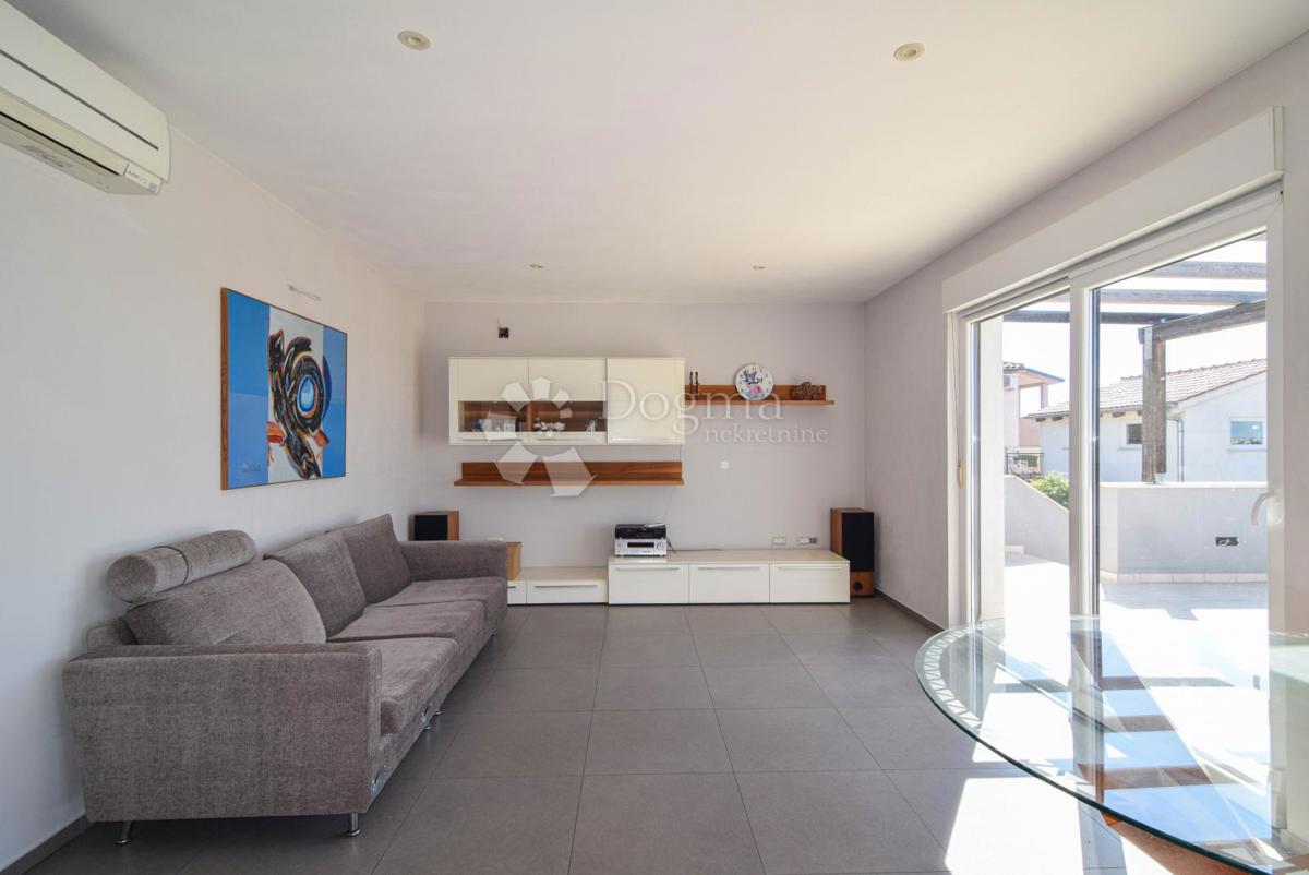 Hiša Monteserpo - Komunal, Pula, 250m2