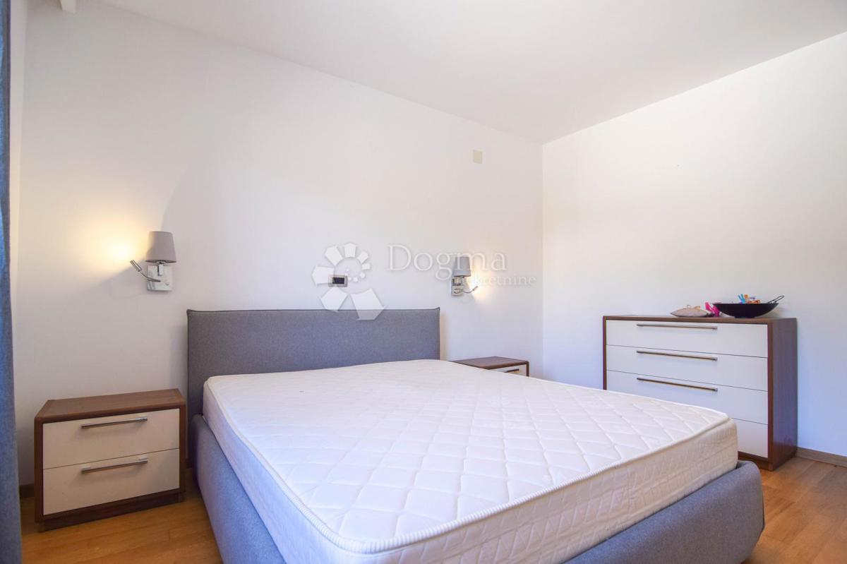 Hiša Monteserpo - Komunal, Pula, 250m2