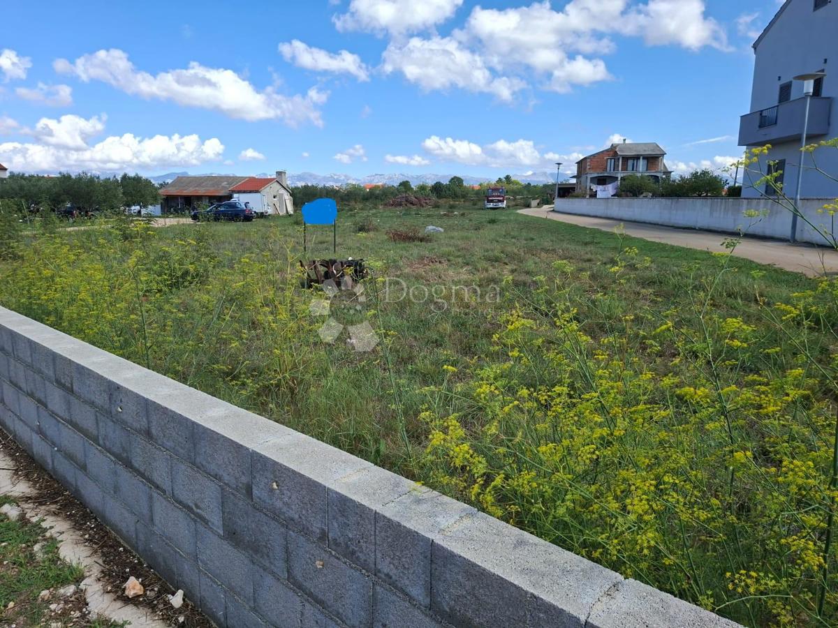 Zazidljivo zemljišče Vrsi, 709m2