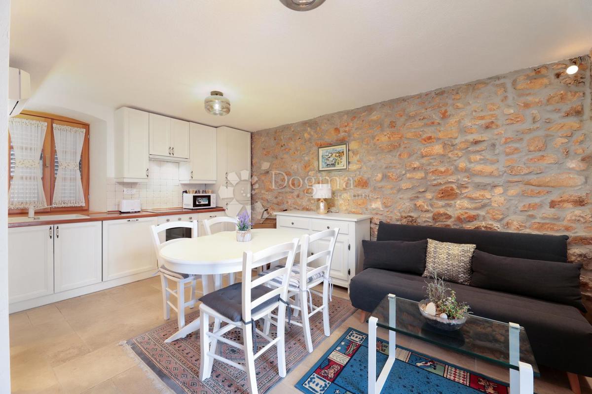 Avtentična kamnita hiša na otoku Molat - Naložba v mir, luksuz in tradicijo (-KA-), 55m2