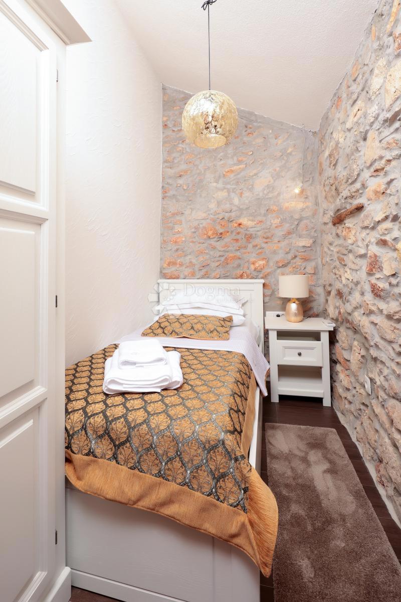 Avtentična kamnita hiša na otoku Molat - Naložba v mir, luksuz in tradicijo (-KA-), 55m2