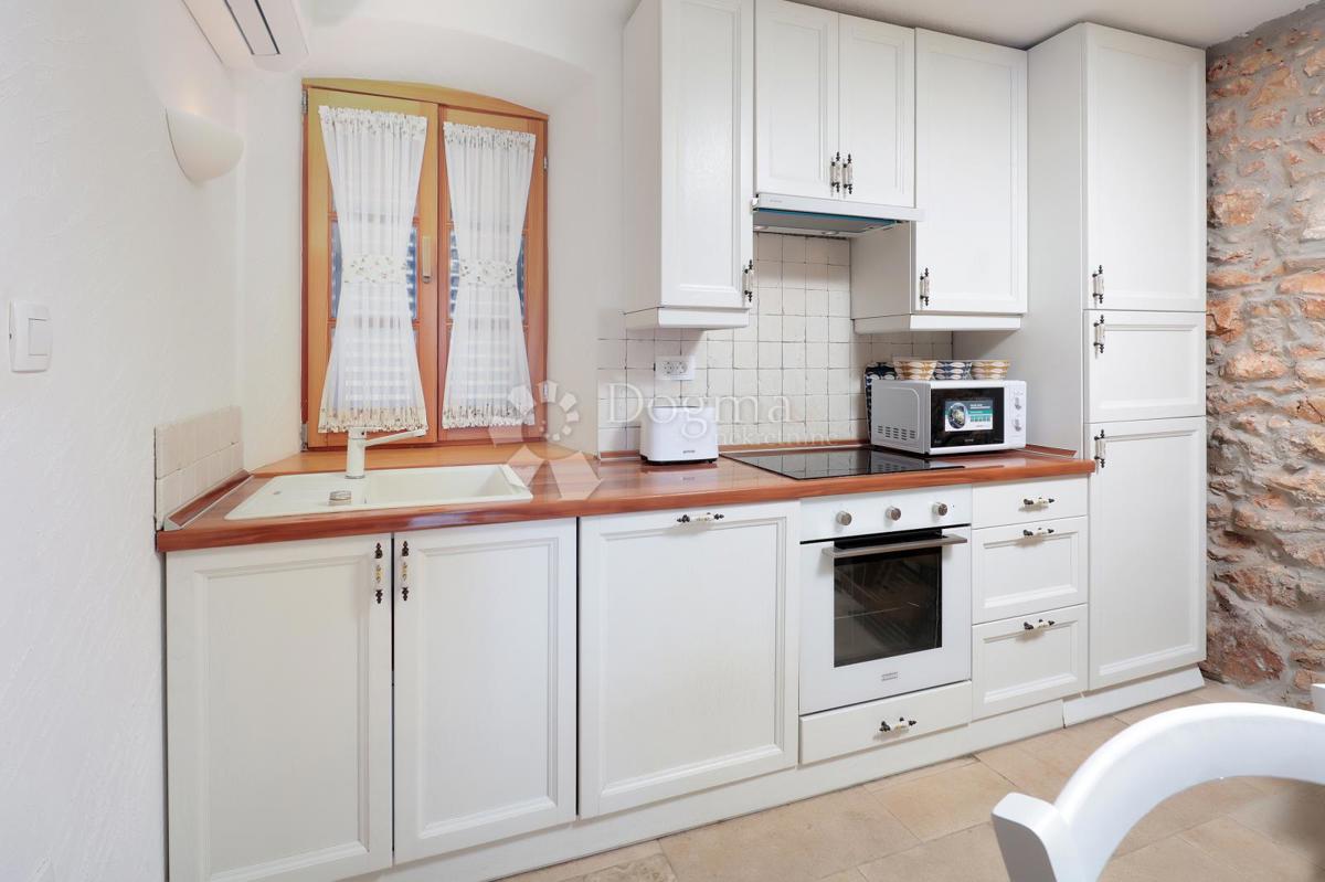 Avtentična kamnita hiša na otoku Molat - Naložba v mir, luksuz in tradicijo (-KA-), 55m2