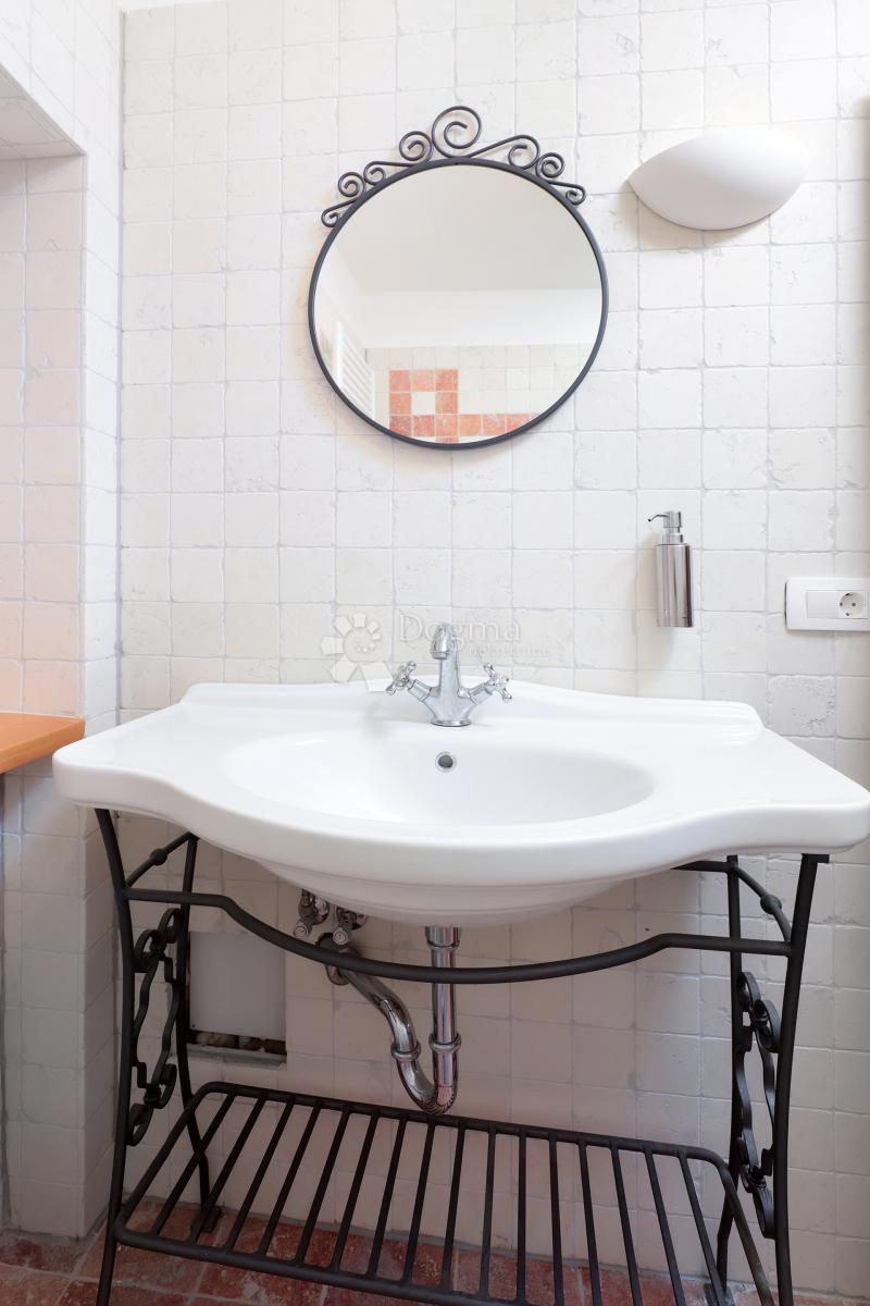 Avtentična kamnita hiša na otoku Molat - Naložba v mir, luksuz in tradicijo (-KA-), 55m2