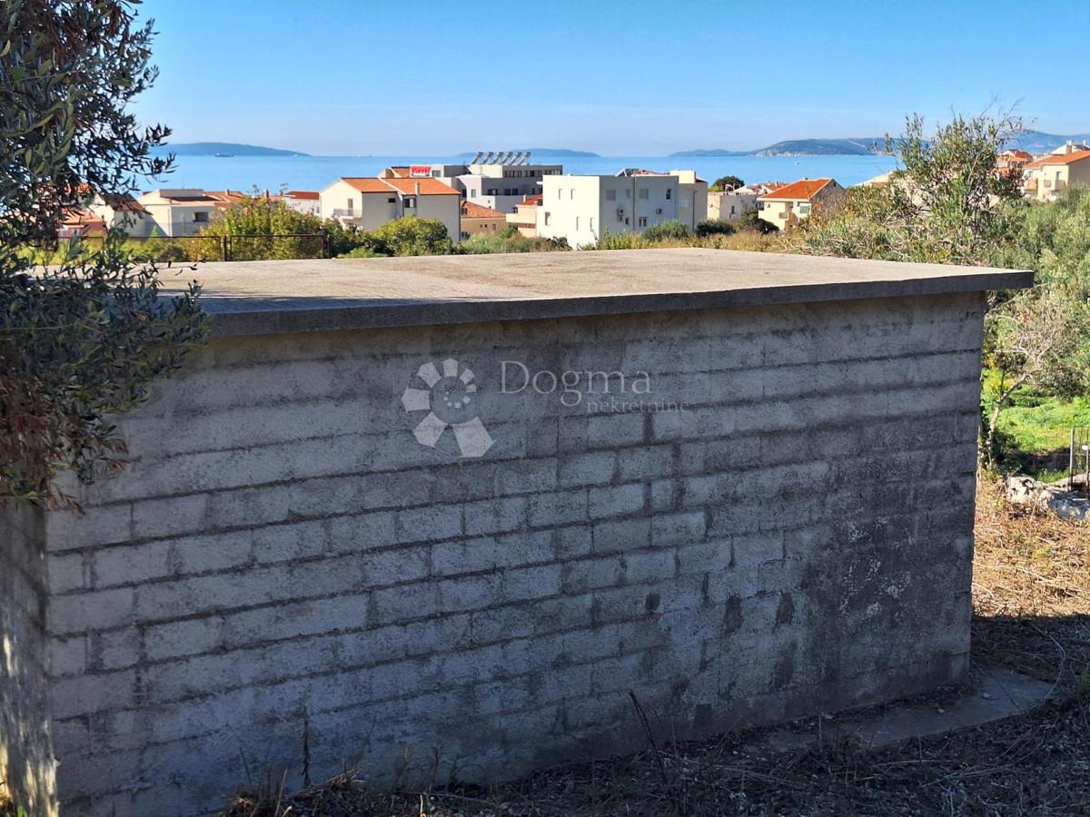 Zazidljivo zemljišče Podstrana, 754m2
