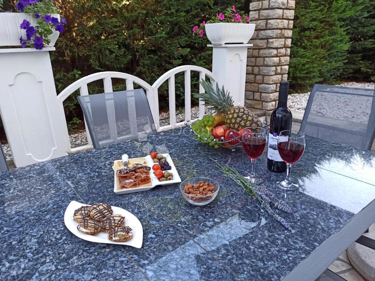 Hiša Malinska, Malinska-Dubašnica, 500m2