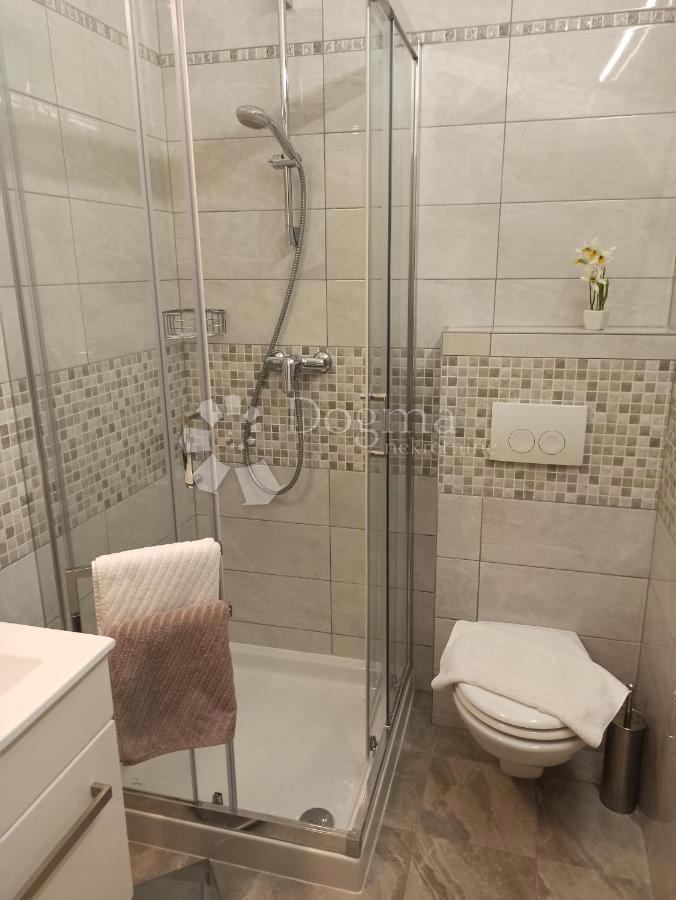 Hiša Malinska, Malinska-Dubašnica, 500m2