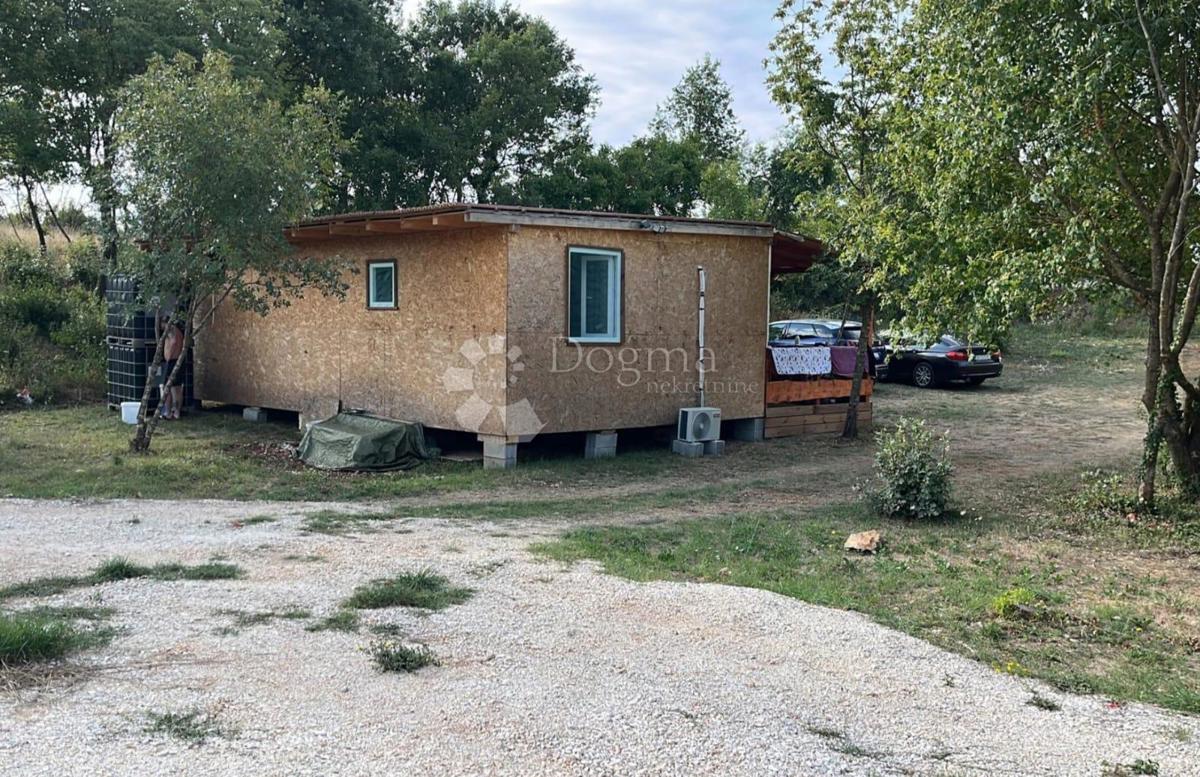 Kmetijsko zemljišče Peruški, Marčana, 450m2