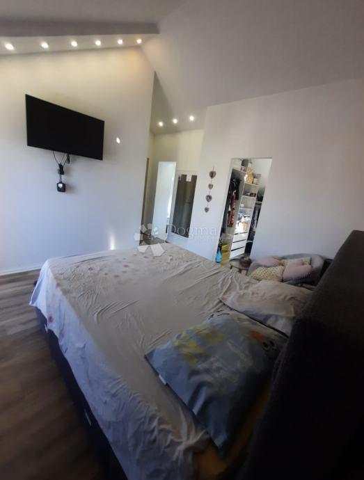 Stanovanje Strožanac, Podstrana, 156m2