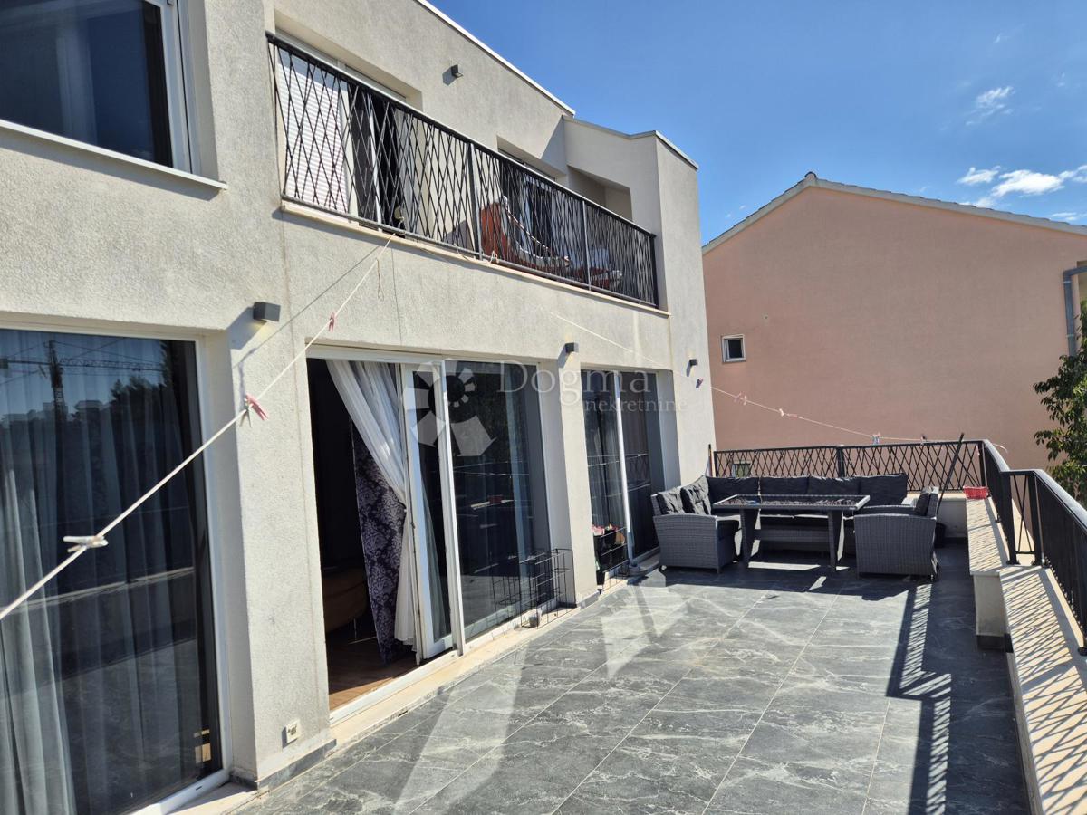 Stanovanje Strožanac, Podstrana, 156m2