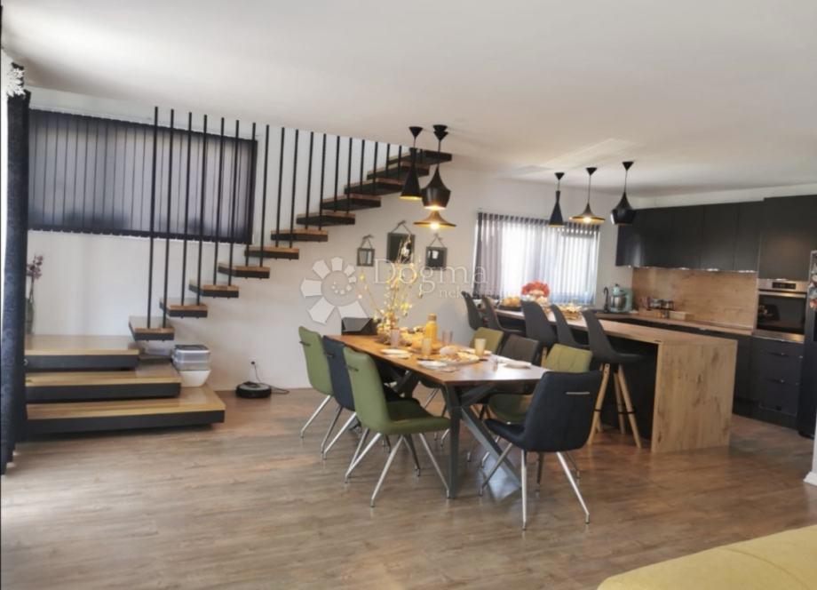 Stanovanje Strožanac, Podstrana, 156m2