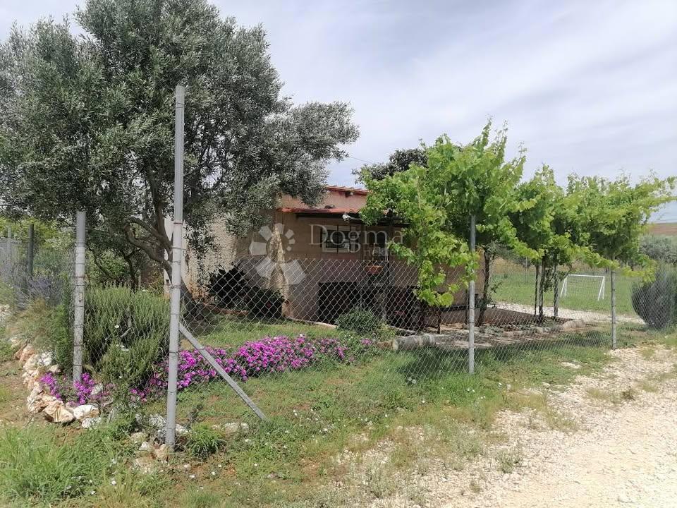 Kmetijsko zemljišče Pomer, Medulin, 615m2