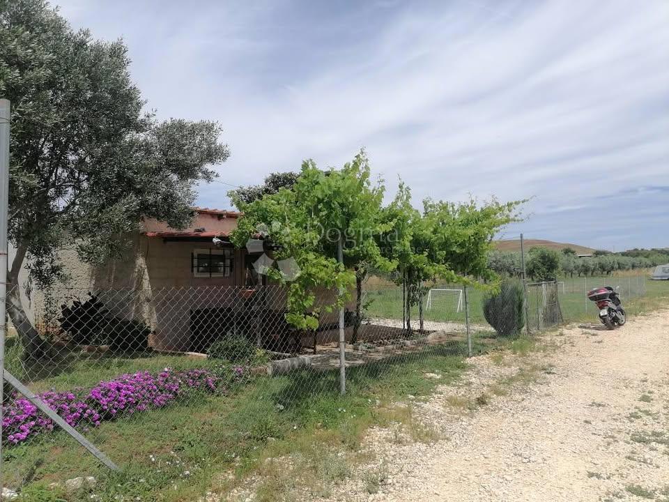 Kmetijsko zemljišče Pomer, Medulin, 615m2