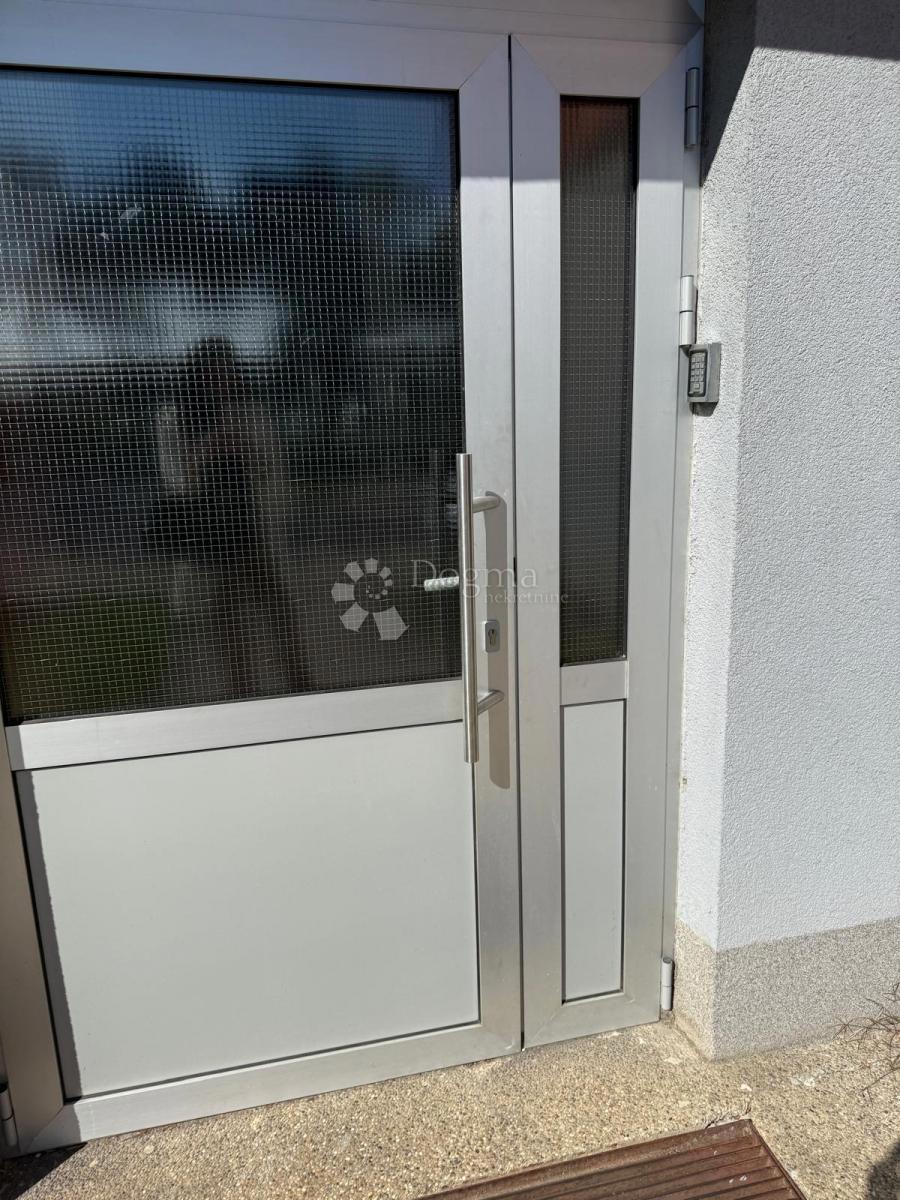 Stanovanje Cvjetno naselje, Velika Gorica, 80m2